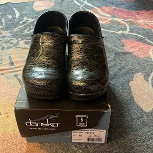 Dansko Professional Black Scribble Patent Leather 40